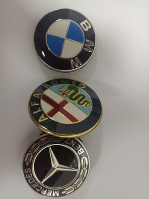 革新的な技術と古典的なデザイン - ブランドの精神を継承するBMWのエンブレムのためのカスタマイズされたプラスチック模具